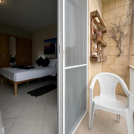 Seashell Stories - Modern Comforts, Traditional Charm Apartment *