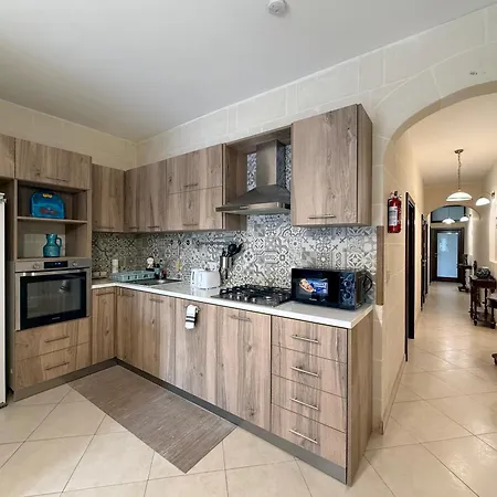 Seashell Stories - Modern Comforts, Traditional Charm Apartment Nadur