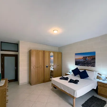 Seashell Stories - Modern Comforts, Traditional Charm * Nadur