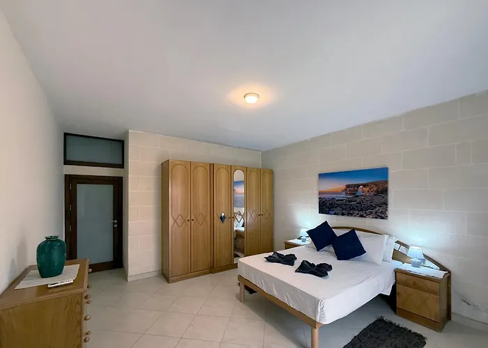 Seashell Stories - Modern Comforts, Traditional Charm * Nadur