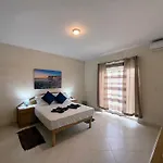 Seashell Stories - Modern Comforts, Traditional Charm דירה