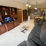 דירה Seashell Stories - Modern Comforts, Traditional Charm נדור