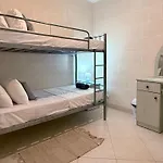 Seashell Stories - Modern Comforts, Traditional Charm דירה *