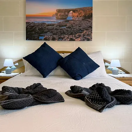 Seashell Stories - Modern Comforts, Traditional Charm דירה נדור