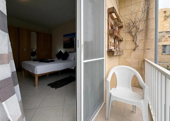 Seashell Stories - Modern Comforts, Traditional Charm דירה *