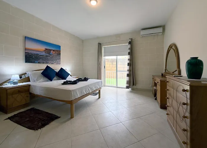 Seashell Stories - Modern Comforts, Traditional Charm דירה נדור