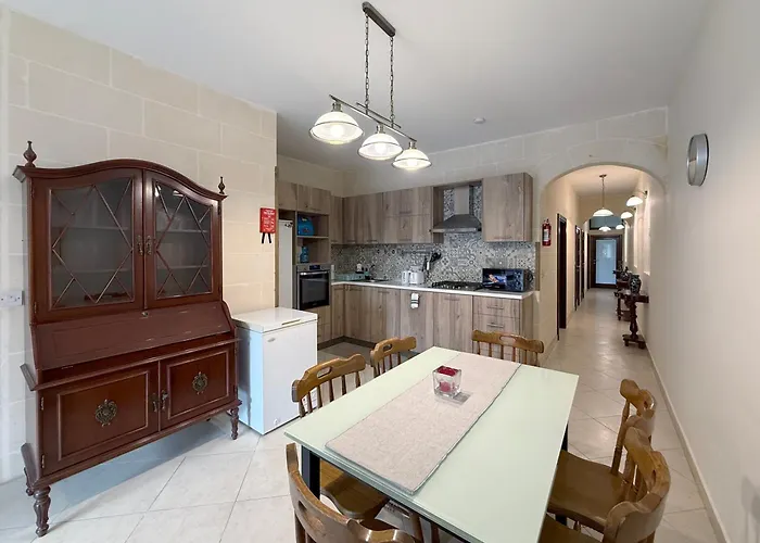 Seashell Stories - Modern Comforts, Traditional Charm נדור