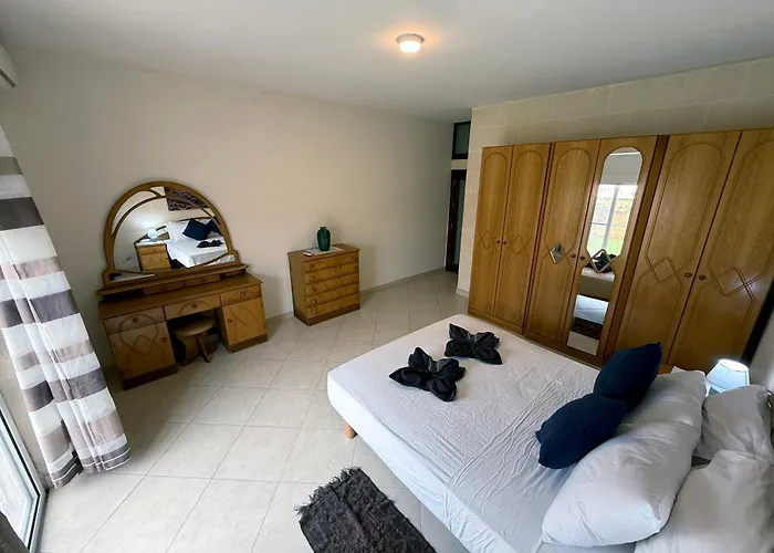 Seashell Stories - Modern Comforts, Traditional Charm נדור