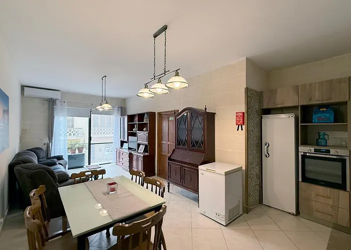 Seashell Stories - Modern Comforts, Traditional Charm * נדור